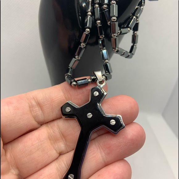 HÉMATITE CROSS PENDANT AND NECKLACE - Picture 3 of 8